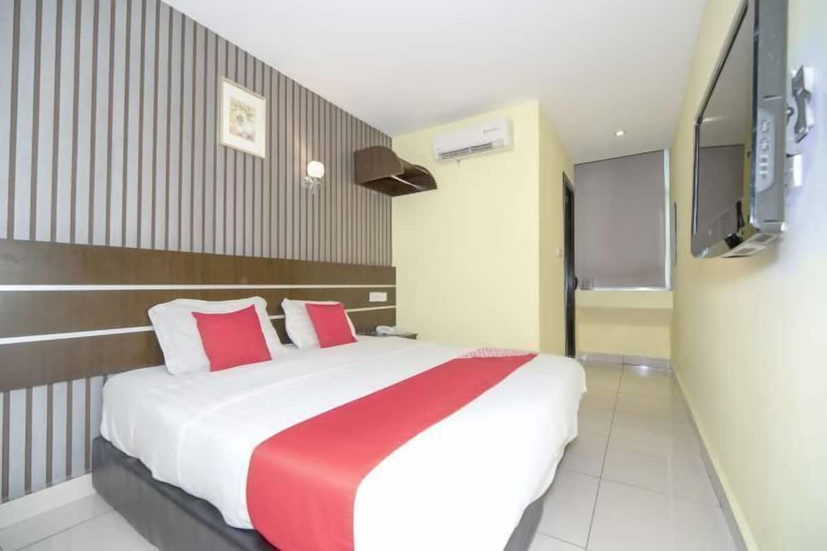1 bedroom, desk, free WiFi, bed sheets