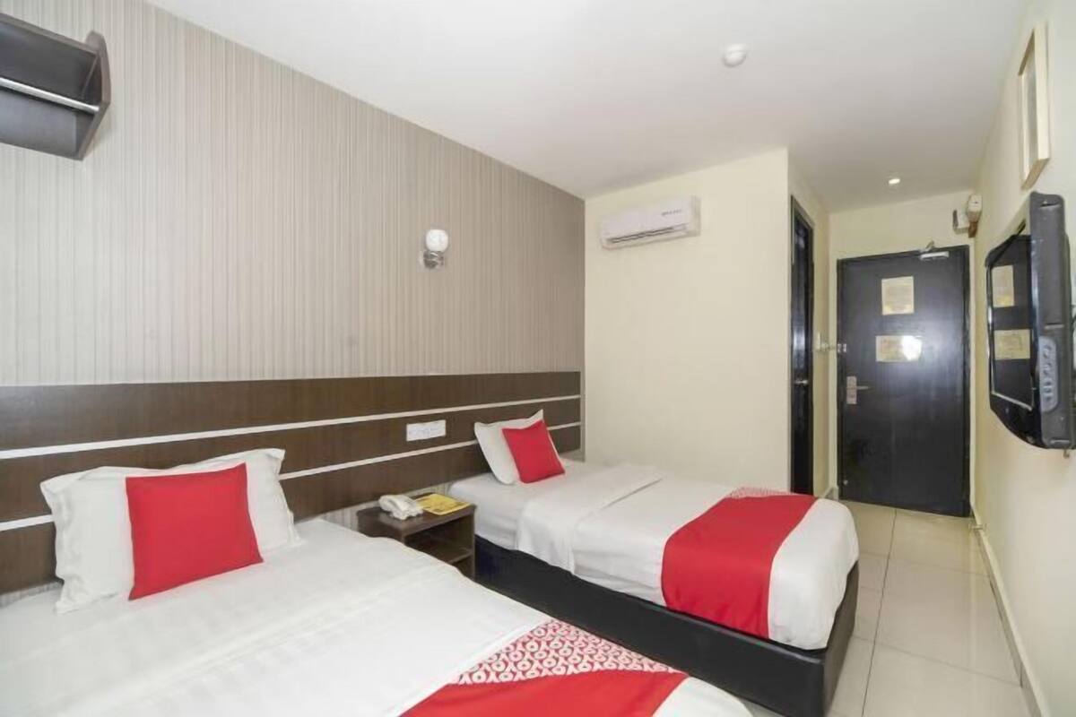 Desk, WiFi (free), bed sheets