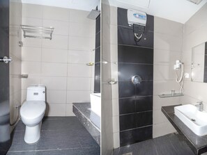Shower, rainfall showerhead, free toiletries, bidet - Hotel O Stay Inn (Kota Kinabalu)
