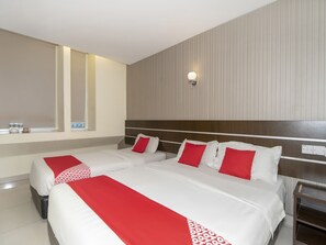 Superior Suite | Desk, free WiFi, bed sheets - Hotel O Stay Inn (Kota Kinabalu)