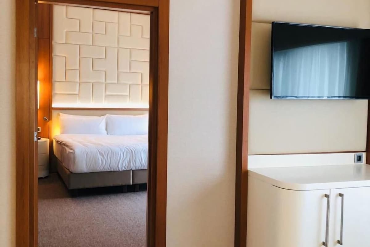 In-room safe, desk, free WiFi, bed sheets