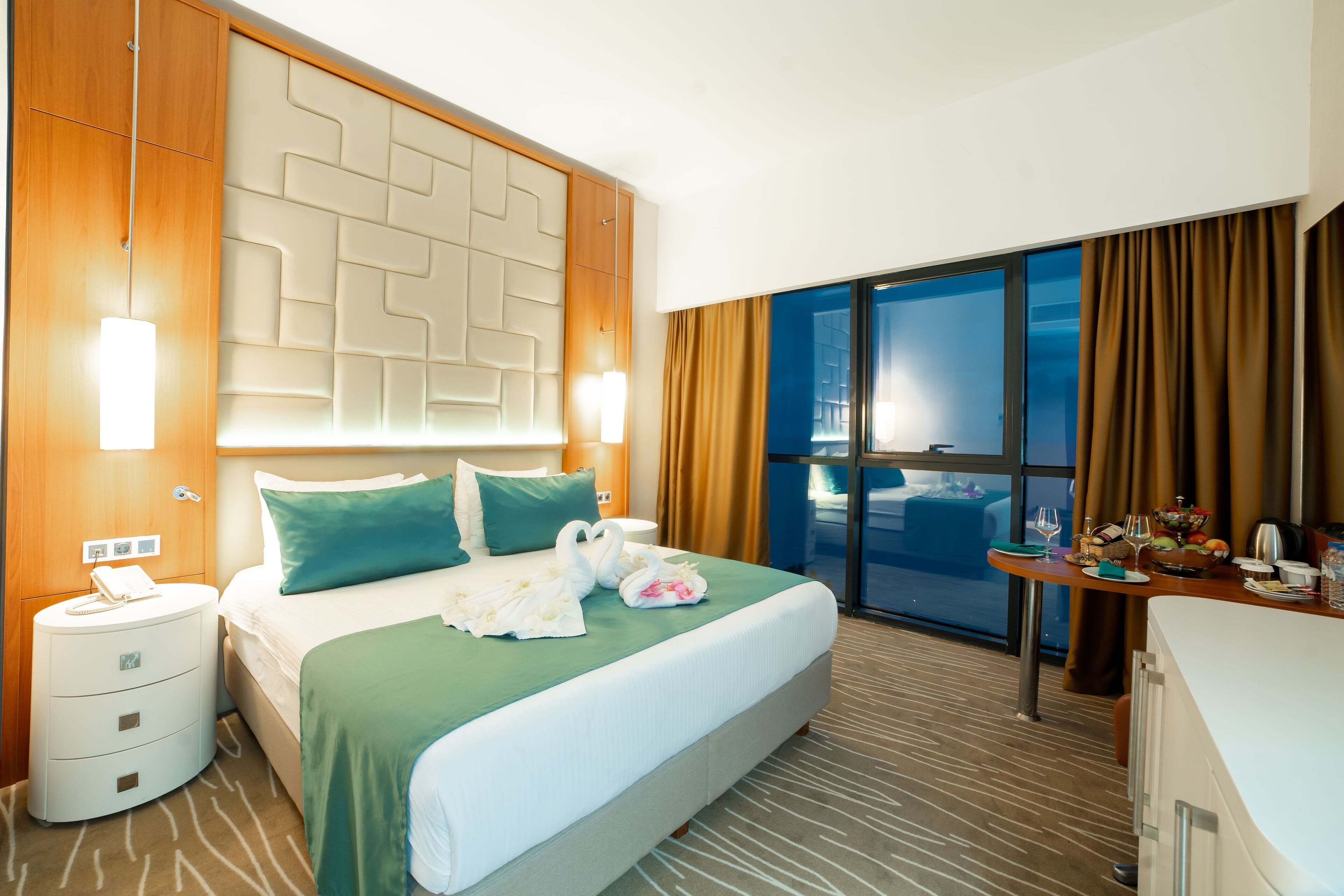 Deluxe Suite | In-room safe, desk, free WiFi