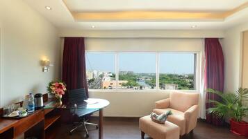 Executive Studio Suite | In-room safe, free WiFi, bed sheets