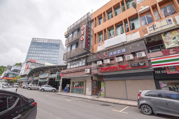 A street view with a hotel named 'Hotel Stay' and a store named 'Merdeka Mart'.