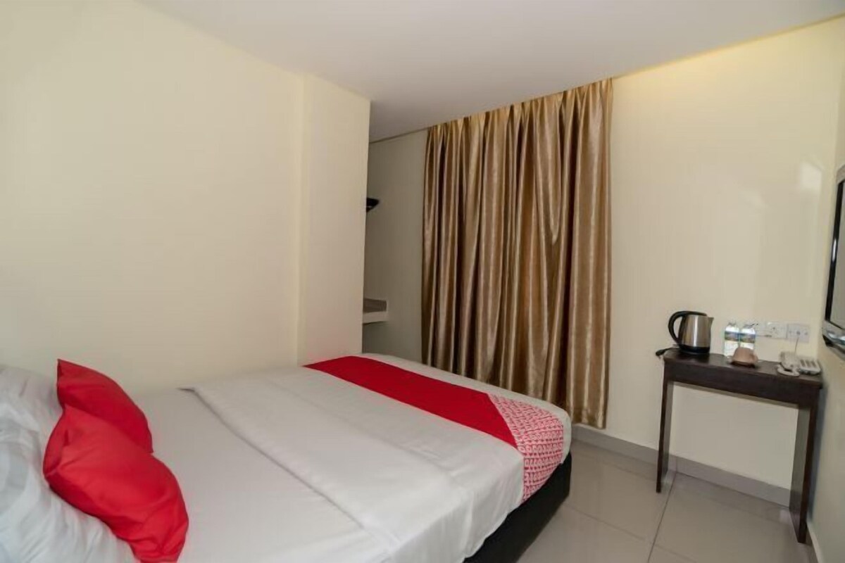 Desk, free WiFi, bed sheets