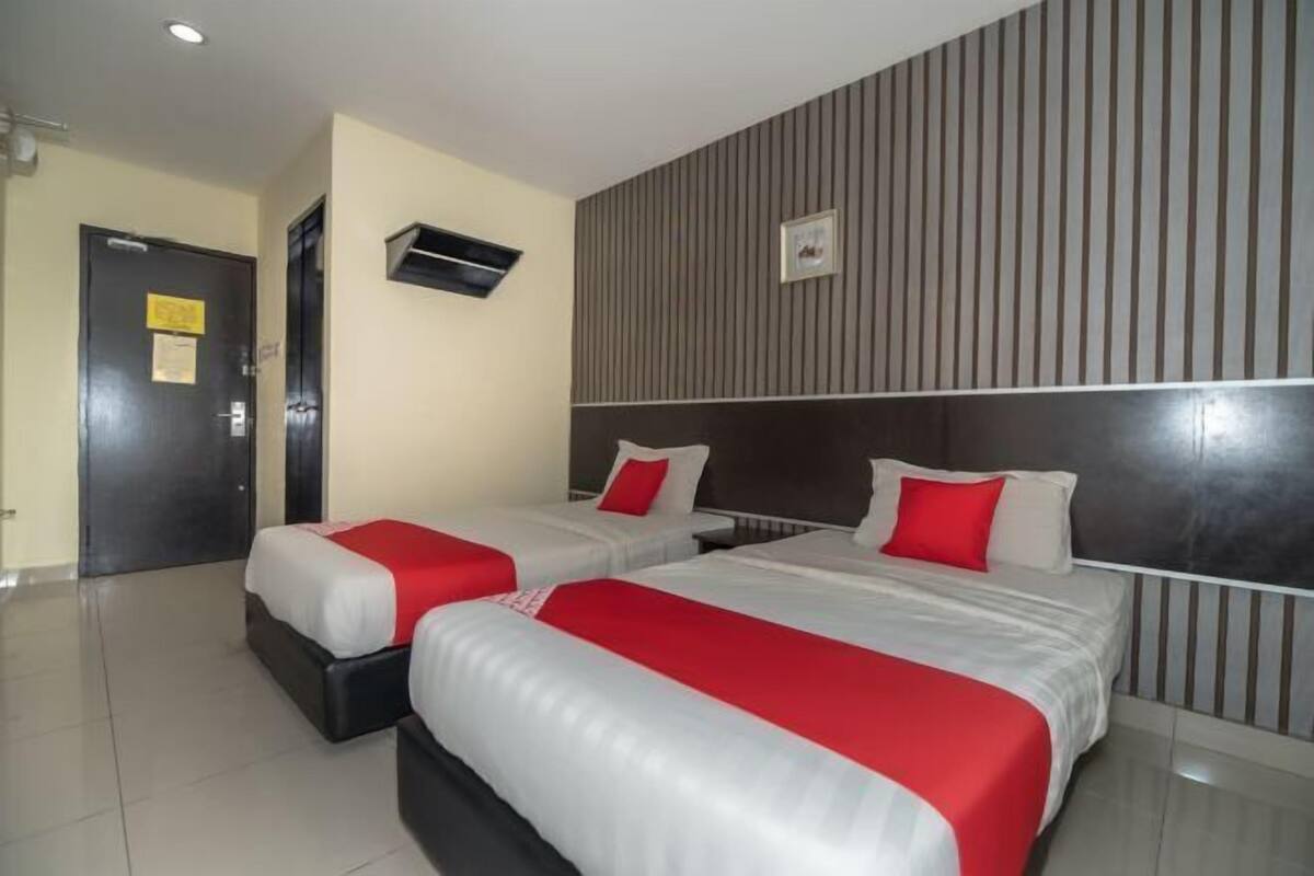 Desk, WiFi (free), bed sheets