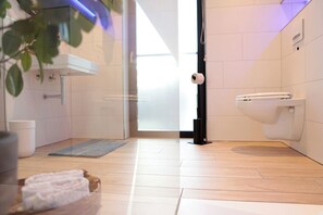 Dusche, Haartrockner, Handtücher, Seife