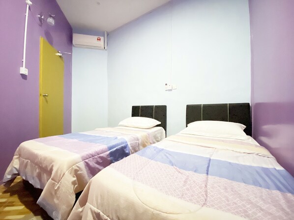 雙床房 | 書桌、免費無線上網、床單