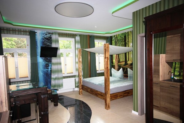 Unclassified image, 1 of 20, button - Studio Forest - Romantic Apartments in Leipzig, *2km to the city center* (Leipzig)