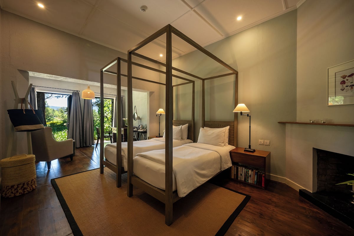 Premium bedding, in-room safe, individually decorated