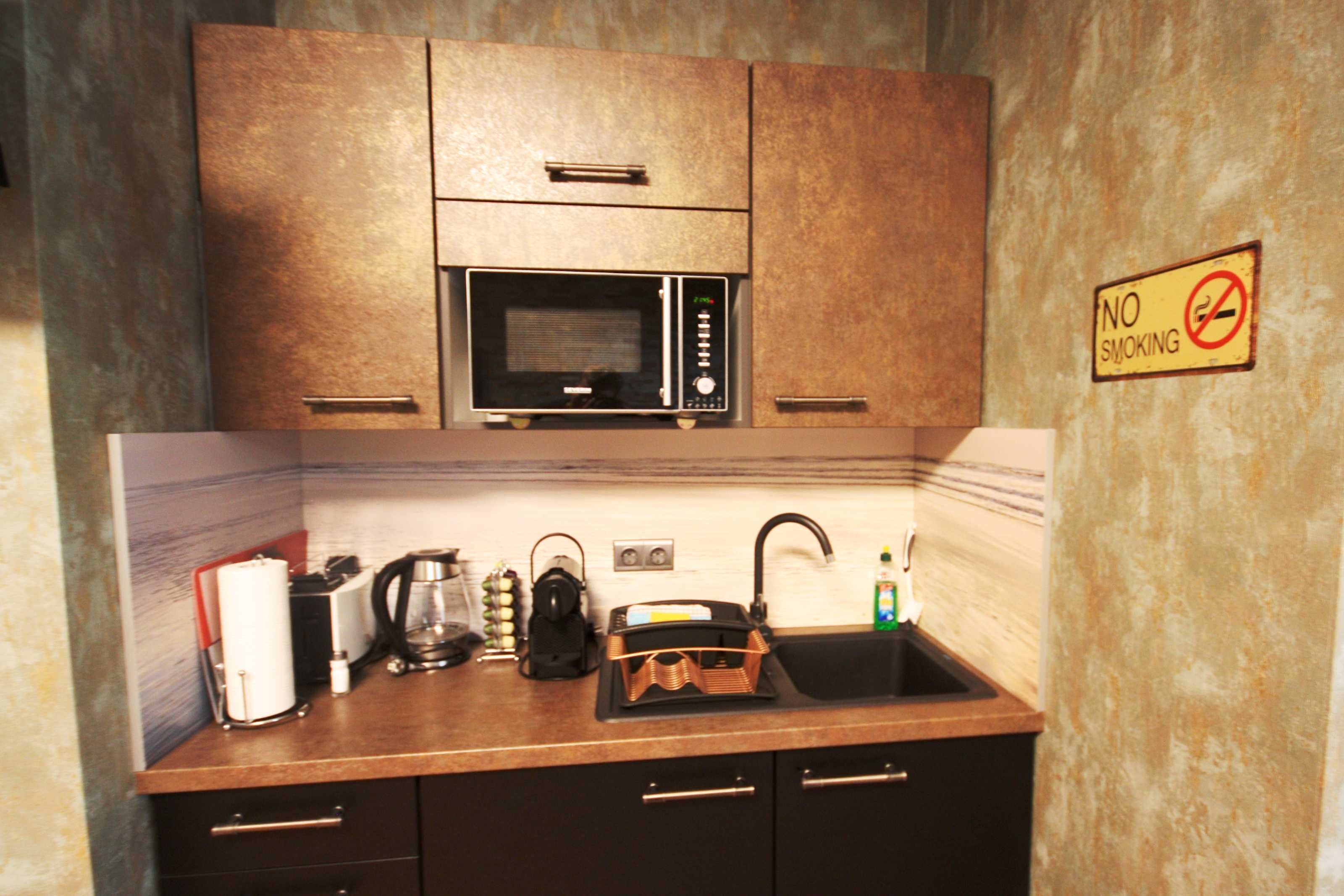 Réfrigérateur, micro-ondes, chaise haute, congélateur