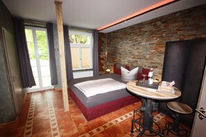 Unclassified image, 2 of 19, button - Studio Metal North - Romantic Apartments in Leipzig, *2km to the city center* (Leipzig)