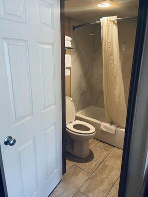 Bathroom - Conner Hill Motor Lodge (Pigeon Forge)
