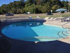Pool - Conner Hill Motor Lodge (Pigeon Forge)