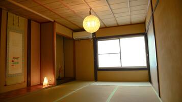 1 bedroom, desk, soundproofing, free WiFi