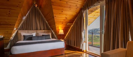 Suite Majestueuse, plusieurs lits, baignoire Ă jets, vue lac | Vue de la chambre
