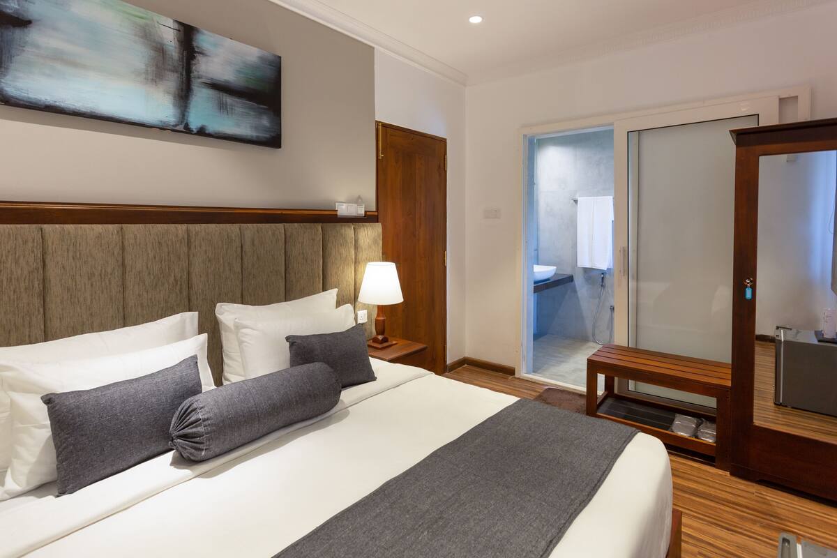 Small Double Room | 고급 침구, 필로우탑 침대, 객실 내 금고, 책상