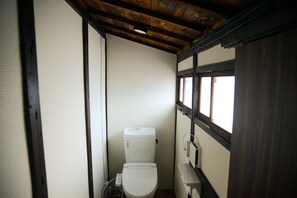 Combinació de dutxa i banyera i banyera profunda 