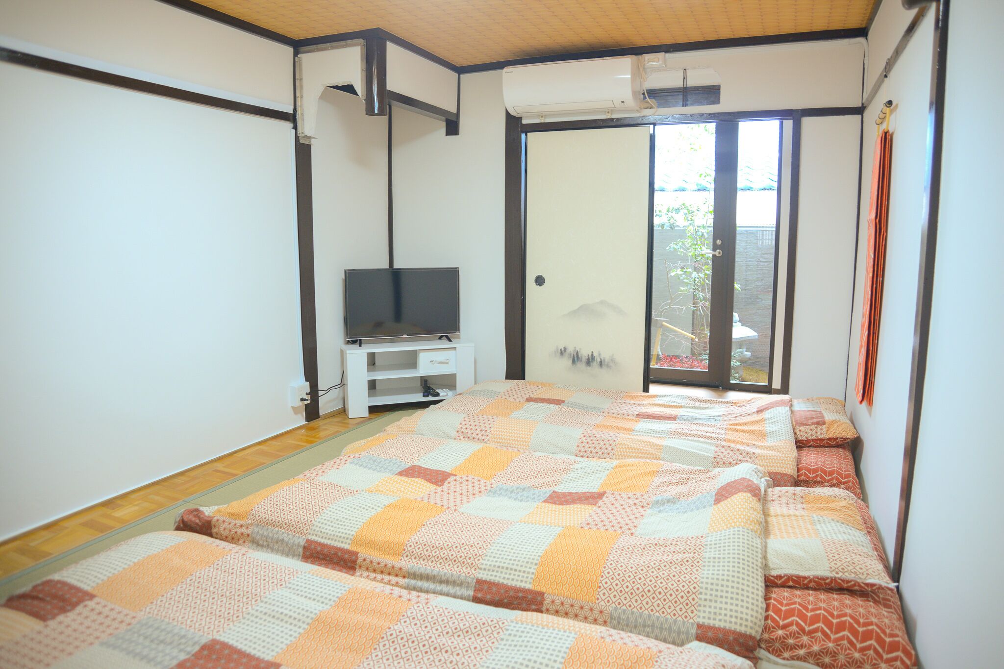 1 bedroom, desk, free WiFi, bed sheets