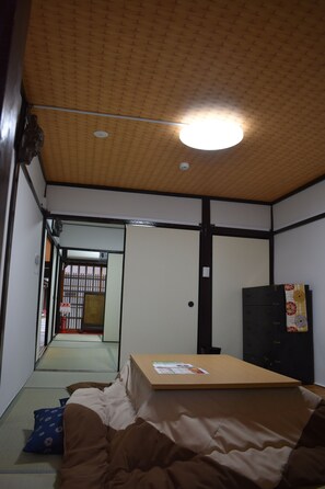24-inch flat-screen TV with digital channels, TV - Nishioji Fukuro (Kyoto)