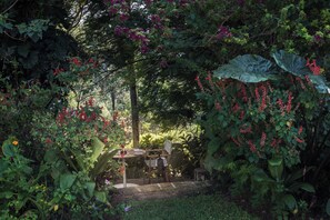 Outdoor dining - Nine Skies (Ella)