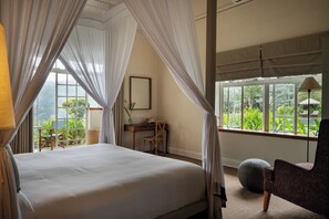Demodara Bedroom | Premium bedding, in-room safe, individually decorated - Nine Skies (Ella)