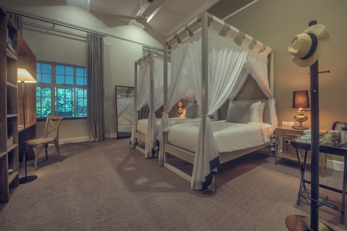 Premium bedding, in-room safe, individually decorated