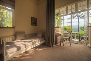 Ella Rock Suite | Premium bedding, in-room safe, individually decorated - Nine Skies (Ella)