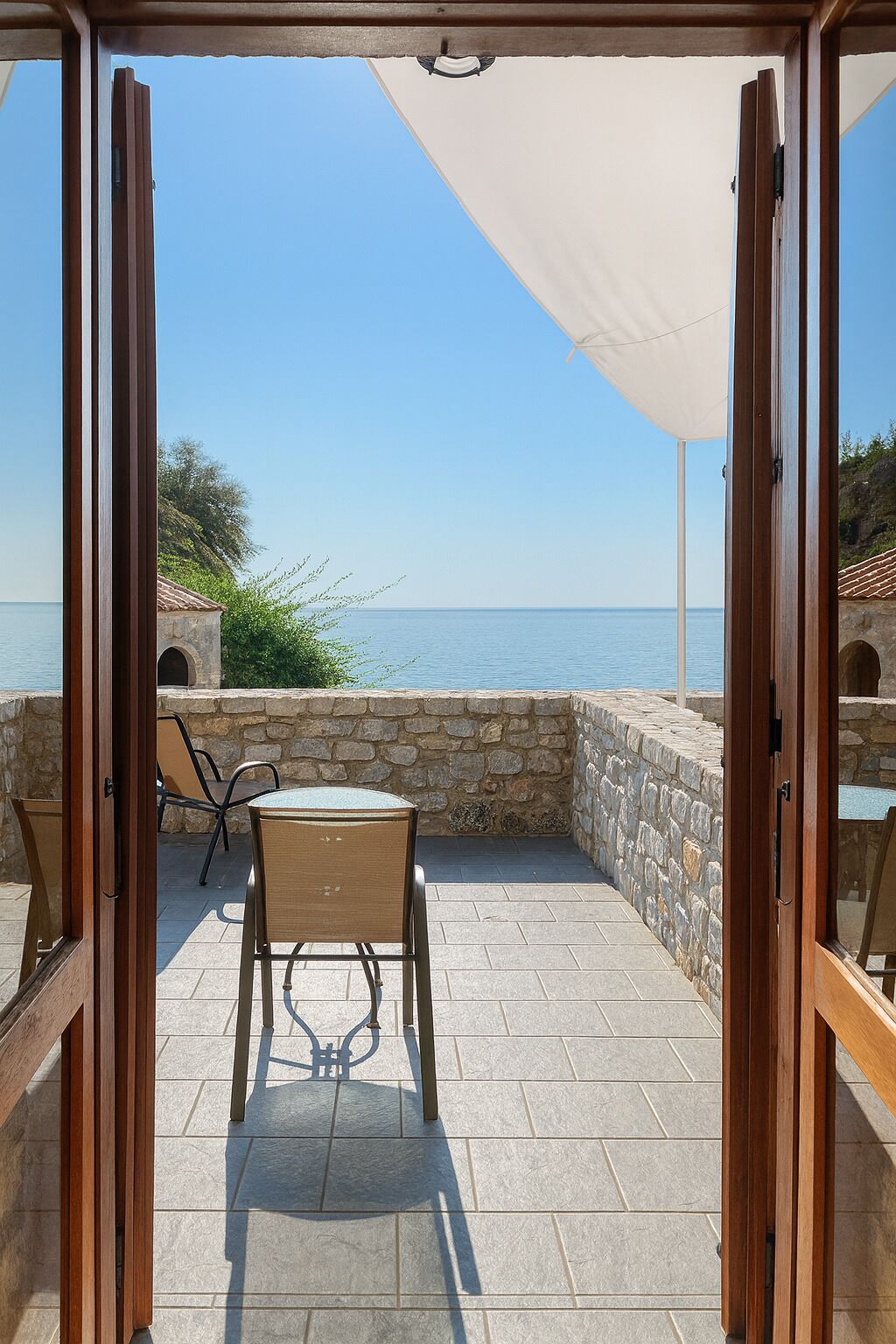 ห้องพักตกแต่งอย่างมีเอกลักษณ์, ตกแต่งพิเศษโดยเฉพาะ, โต๊ะทำงาน