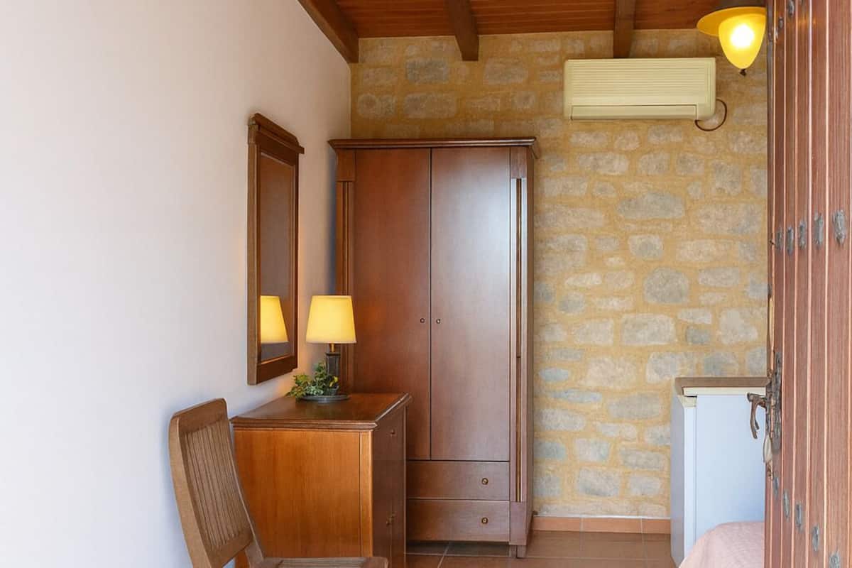 Individuell dekoriert, individuell eingerichtet, Schreibtisch