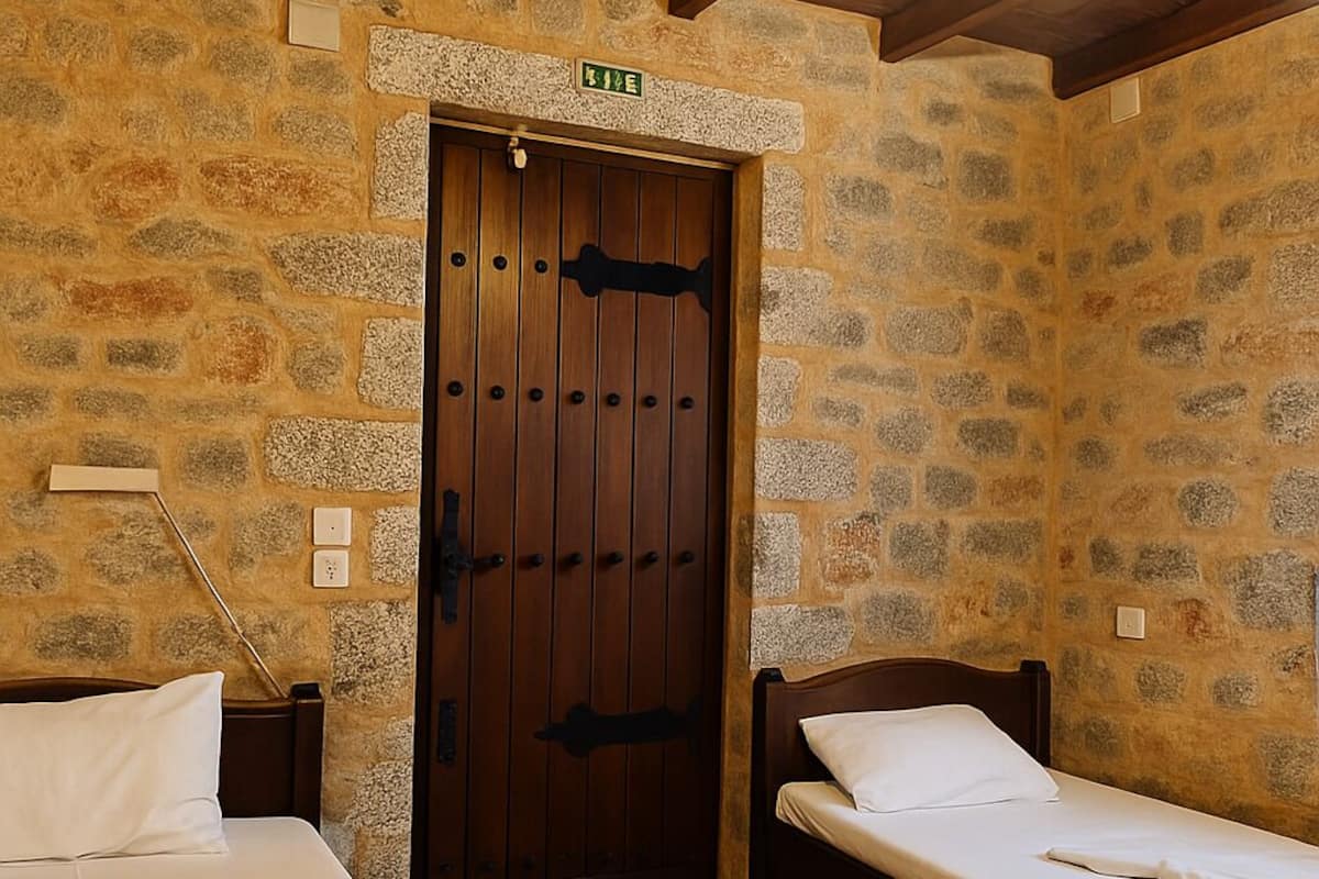 Basic Twin Room | Hypo-allergenic bedding, free cribs/infant beds, free WiFi, bed sheets