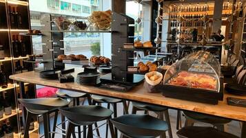 Petit déjeuner continental compris tous les jours