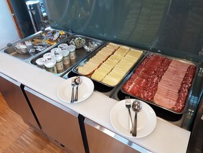 Desayuno buffet todos los días (con cargo)