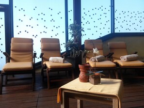 Een sauna, een bubbelbad, massagebehandelingen