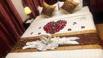 Minibar, desk, free WiFi