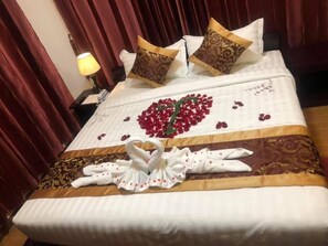 Minibar, desk, free WiFi - True Treasure Hotel (Taunggyi)