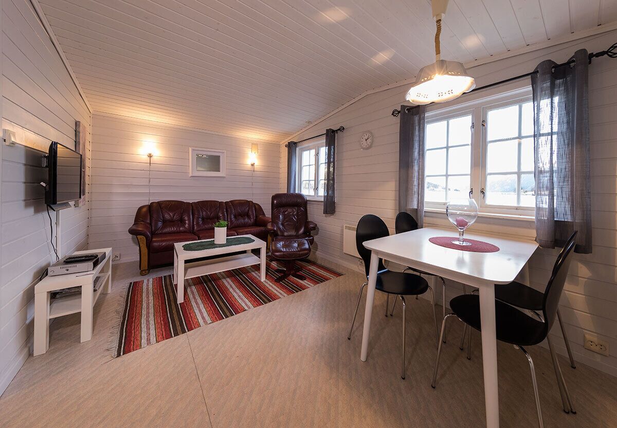 Cabin (nr 7) | Living area | 24-inch flat-screen TV with cable channels, TV