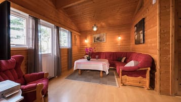 Cabin (nr 1) | Living area | 24-inch flat-screen TV with cable channels, TV