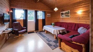 Cabin (nr 3) | Living room | 24-inch flat-screen TV with cable channels, TV