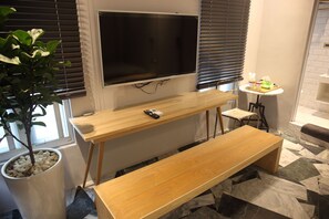 Family Quadruple Room, 1 Bedroom, Ensuite, Garden Area | Television - Spring Guest House (Tainan)