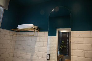 Family Quadruple Room, 1 Bedroom, Ensuite, Garden Area | Bathroom sink - Spring Guest House (Tainan)