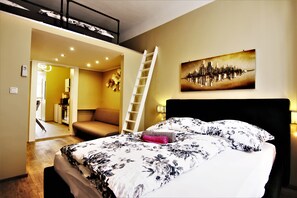 Design Studio Suite | Living area | Flat-screen TV - Vienna CityApartments Design 5 (Vienna)