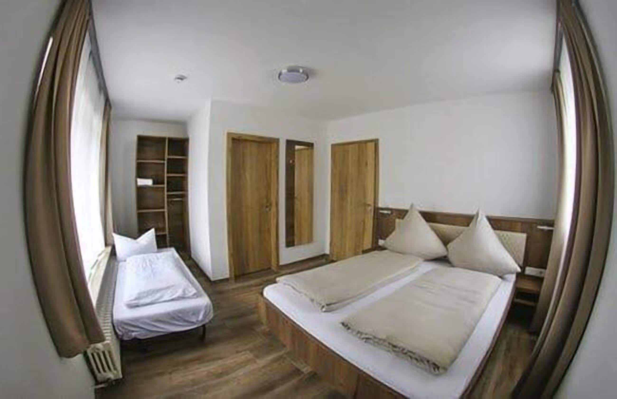 双人房 | 办公桌、免费 WiFi、床单