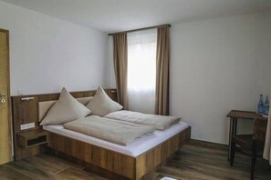 Escrivaninha, Wi-Fi de cortesia, roupa de cama
