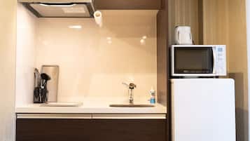 Room (Boutique Hotel) | Private kitchen | Full-size fridge, microwave, stovetop, dishwasher