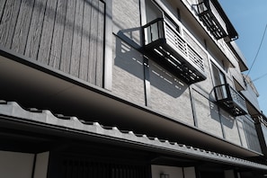 Exterior detail - Heian Sakura 102 (Kyoto)