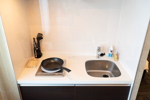 Room (Boutique Hotel) | Private kitchen | Mini-fridge, microwave, stovetop, electric kettle - Heian Sakura 203 (Kyoto)