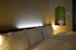 Room (Boutique Hotel) | 1 bedroom, in-room safe, desk, laptop workspace
