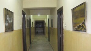 Hallway - Hotel Arya Palace (Puri)