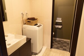 Vòi sen/bồn tắm kết hợp, đồ dùng nhà tắm miễn phí, máy sấy tóc 
